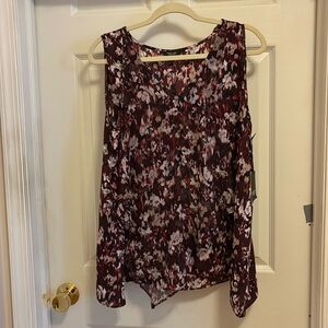 NWT Simply Vera handkerchief tank. Multi-colored print. Size L